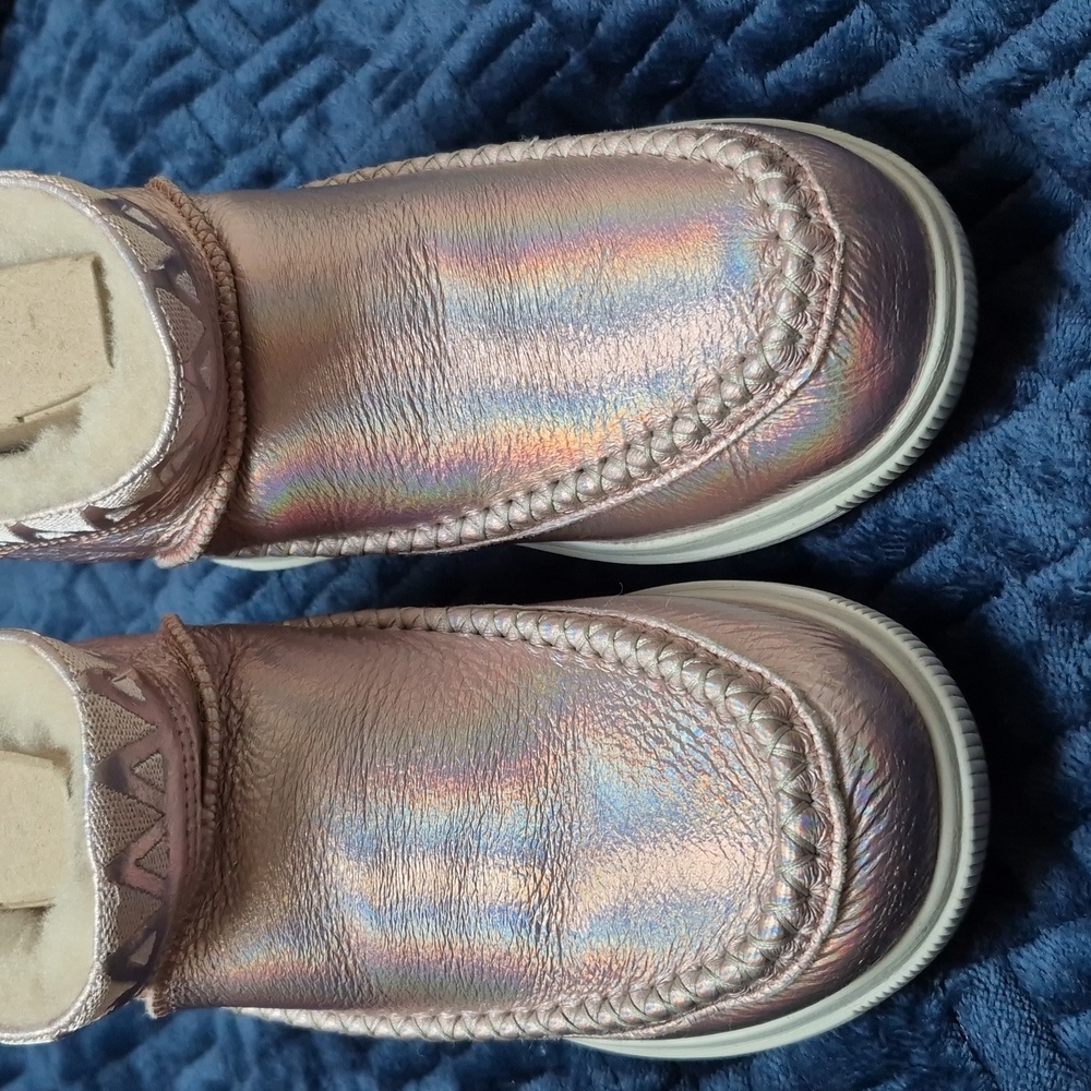 Manitobah Leather Reflections Ankle Boot Size 8 In Pink Illusion, New In Box! - Picture 13 of 16